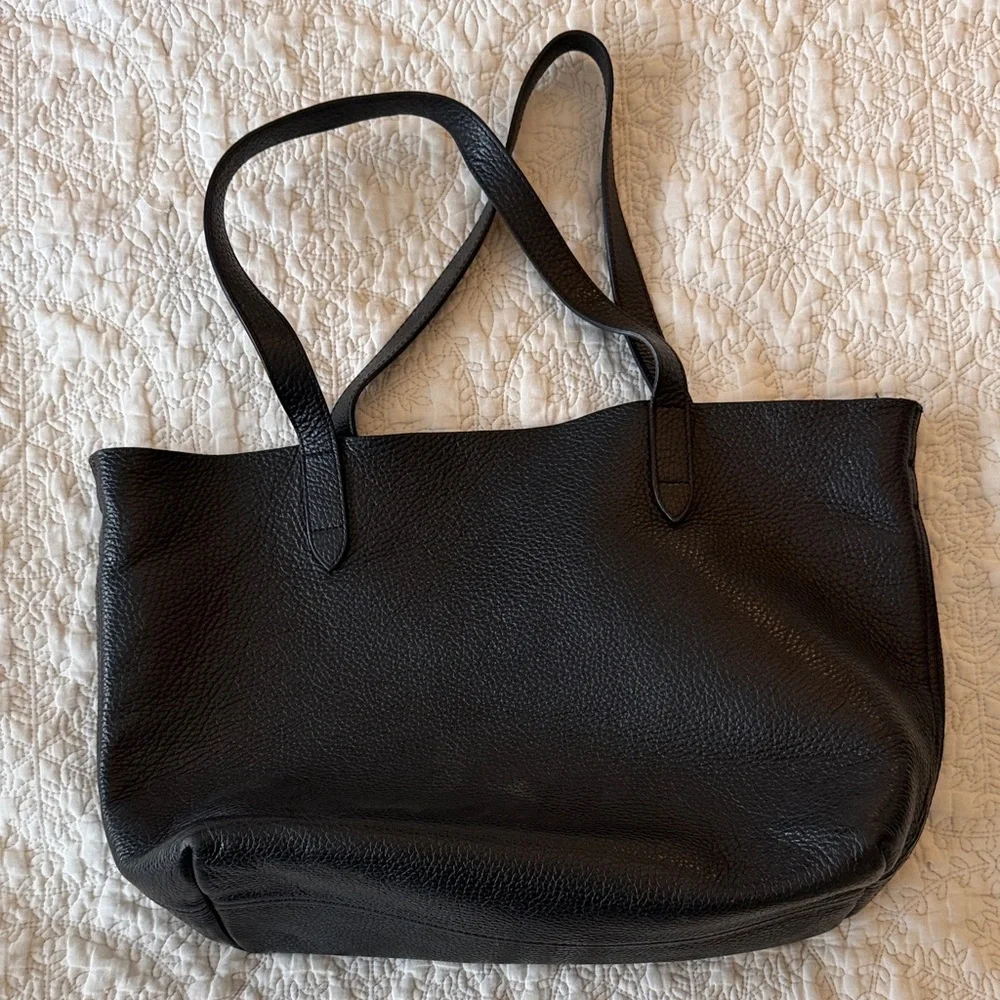 Elegant Black CUYANA Leather Tote Bag w/ crossbody strap - Picture 1 of 10